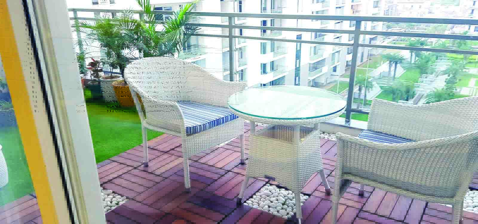 dlf the ultima out side view