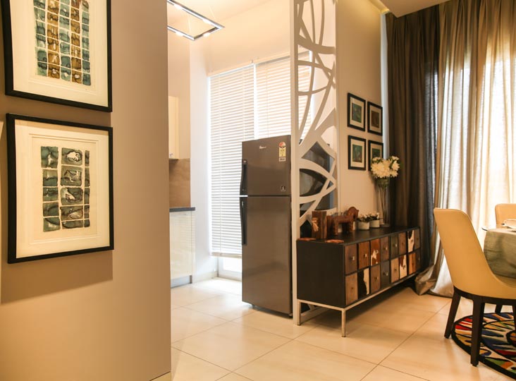 lobby to dining area in scarlet suites